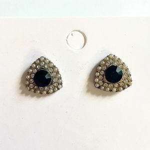 ✨4 for $15✨  Forever 21 black and gold triangle cubic zirconia earrings